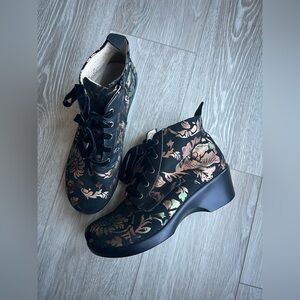 Alegria Eliza Regal Copper Ankle Boots size 39
